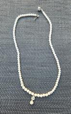 Korte ketting met nepparels, Ophalen of Verzenden, Zo goed als nieuw, Overige kleuren, Overige materialen