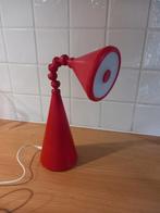 Rode IKEA Fryebo LED Tafellamp, Huis en Inrichting, Lampen | Tafellampen, Ophalen of Verzenden, Zo goed als nieuw, Kunststof, Modern