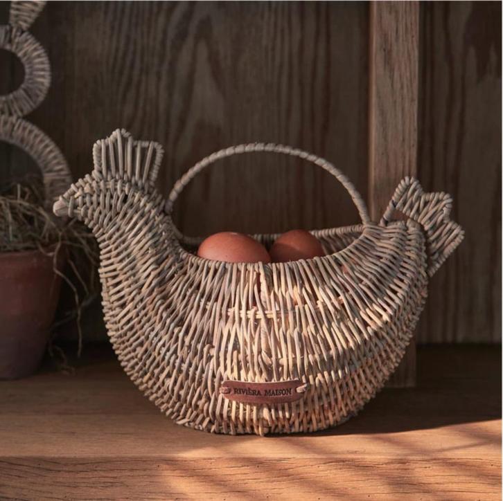 Riviera Maison Rustic Rattan Lovely Chicken Mand, Huis en Inrichting, Woonaccessoires | Schalen en Manden, Nieuw, Mand, Overige vormen