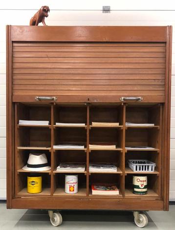 Eiken notariskast / vakkenkast in top conditie ! beschikbaar voor biedingen