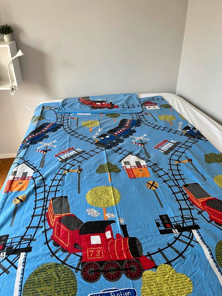 Dekbedovertrek 1-persoons - Trein thema, Kinderen en Baby's, Kinderkamer | Beddengoed, Zo goed als nieuw, Dekbedovertrek, Blauw