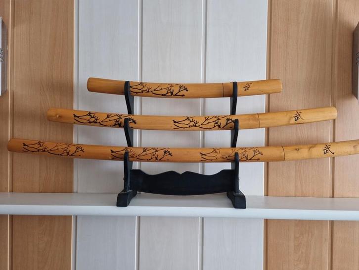 Set van 3 decoratieve Samurai Zwaarden met Standaard, Antiek en Kunst, Kunst | Niet-Westerse kunst, Ophalen