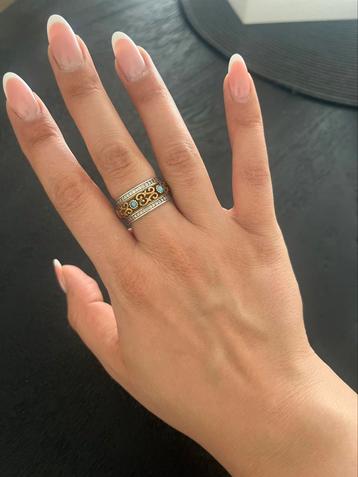 Zilveren/rosé ring met Zirkonia + blauwe steentjes beschikbaar voor biedingen