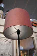 Mooie vloerlamp metaal zwart lampenkap velvet oud-roze, Huis en Inrichting, Lampen | Vloerlampen, Ophalen of Verzenden, Zo goed als nieuw