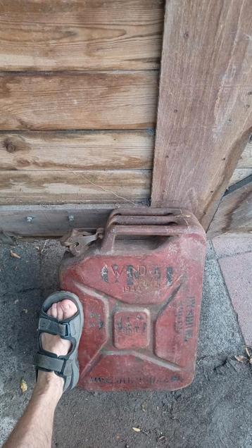 Jerrycan uit WWII ,   BRITISH   " BMB 1944 "  beschikbaar voor biedingen