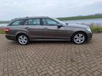 Mercedes-Benz E-Klasse 1.8 E200 CGI Estate AUT 2010 Grijs, Auto's, Mercedes-Benz, Euro 5, Achterwielaandrijving, Zwart, 4 cilinders