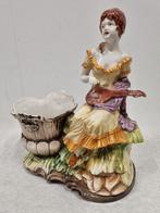 Porseleinen beeldje/bloempot vrouw met luit, Ophalen of Verzenden