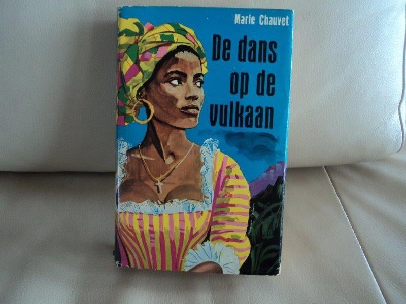 Chauvet, Marie, vert. J.F. Kliphuis - De dans op de vulkaan, Ophalen of Verzenden, Zo goed als nieuw, Europa overig