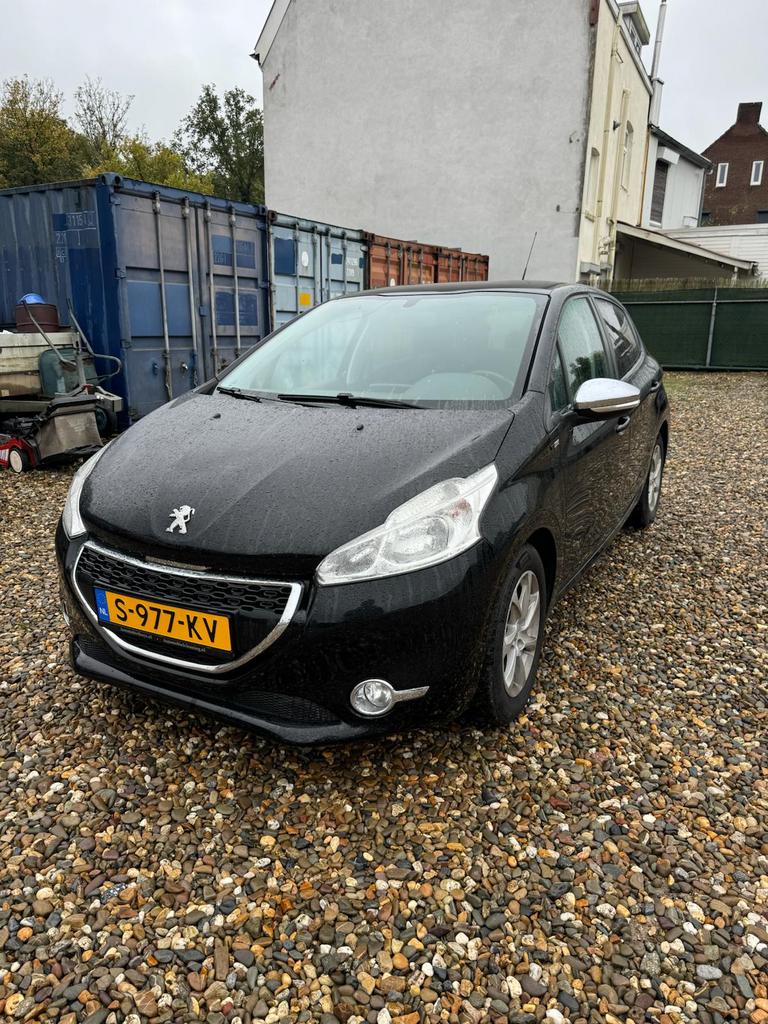 Peugeot 208 1.6 E-hdi 68KW/92PK 5-D 2015 Zwart, Auto's, Peugeot, Voorwielaandrijving, Zwart, 4 cilinders, 1055 kg