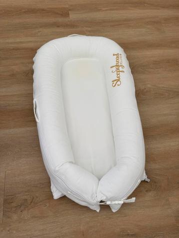 Babynestje DockATot Deluxe+ – wit – in goede staat beschikbaar voor biedingen