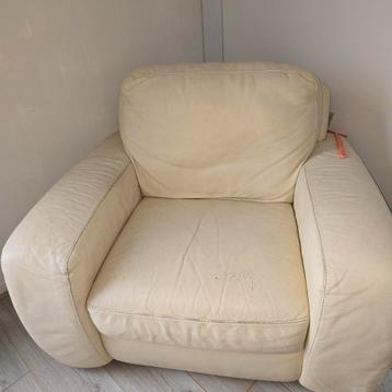 Comfortabele lederen fauteuil beschikbaar voor biedingen