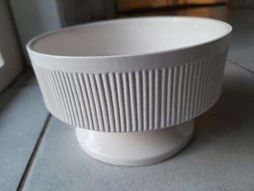 Vintage Witte Bloempot op Voet - 16cm beschikbaar voor biedingen