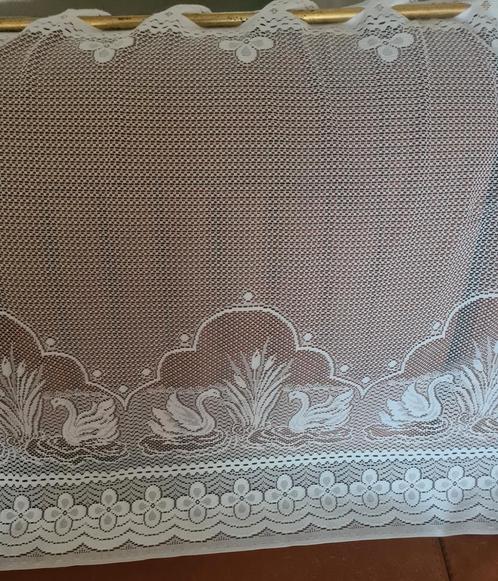 Vitrageval, wit met zwanen decor. 62 cm. hoog. Nieuwstaat!, Huis en Inrichting, Stoffering | Gordijnen en Lamellen, Zo goed als nieuw