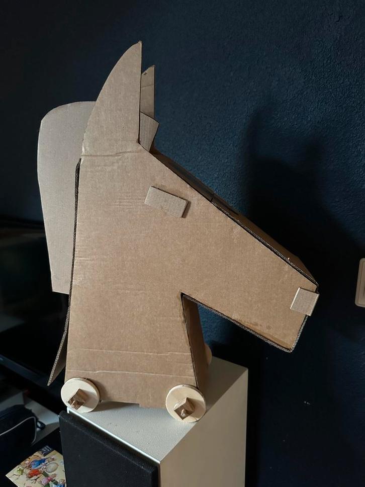 Sint Suprise, Zelfgemaakte Paard van Troje - Uniek!, Hobby en Vrije tijd, Knutselen, Gebruikt, Knutselwerk, Ophalen
