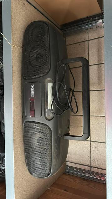 Grote radio Panasonic beschikbaar voor biedingen
