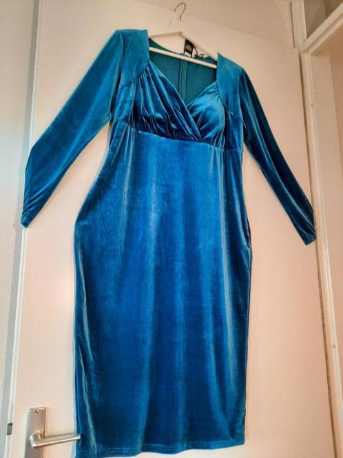 Very sophisticated Velvet Midi Dress in Teal color size 2XL, Kleding | Dames, Jurken, Nieuw, Maat 46/48 (XL) of groter, Blauw