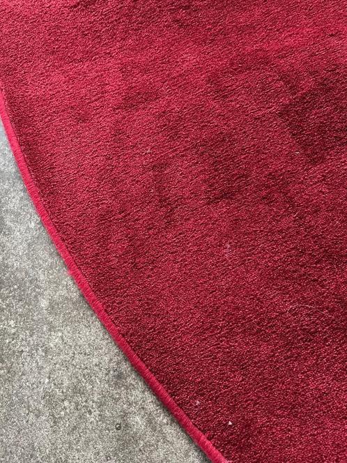 Rond vloerkleed bordeauxrood 225 cm doorsnede, Huis en Inrichting, Stoffering | Tapijten en Kleden, Zo goed als nieuw, 200 cm of meer