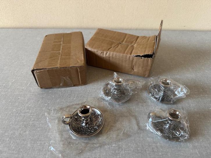 8 kleine kandelaartjes NIEUW in doosjes ZWAAR massief metaal, Huis en Inrichting, Woonaccessoires | Kandelaars en Kaarsen, Nieuw