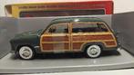 Ford Woody Wagon 1949 darkgreen Motor City Classics 1:18 KRD, Ophalen of Verzenden, Zo goed als nieuw, Auto, Overige merken