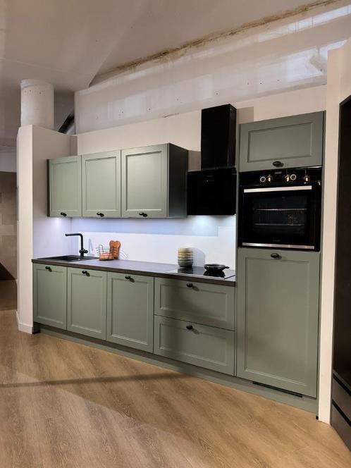 Groene Kader deur keuken Showroom Keukensale Leiderdorp, Huis en Inrichting, Keuken | Complete keukens, Nieuw, Ophalen