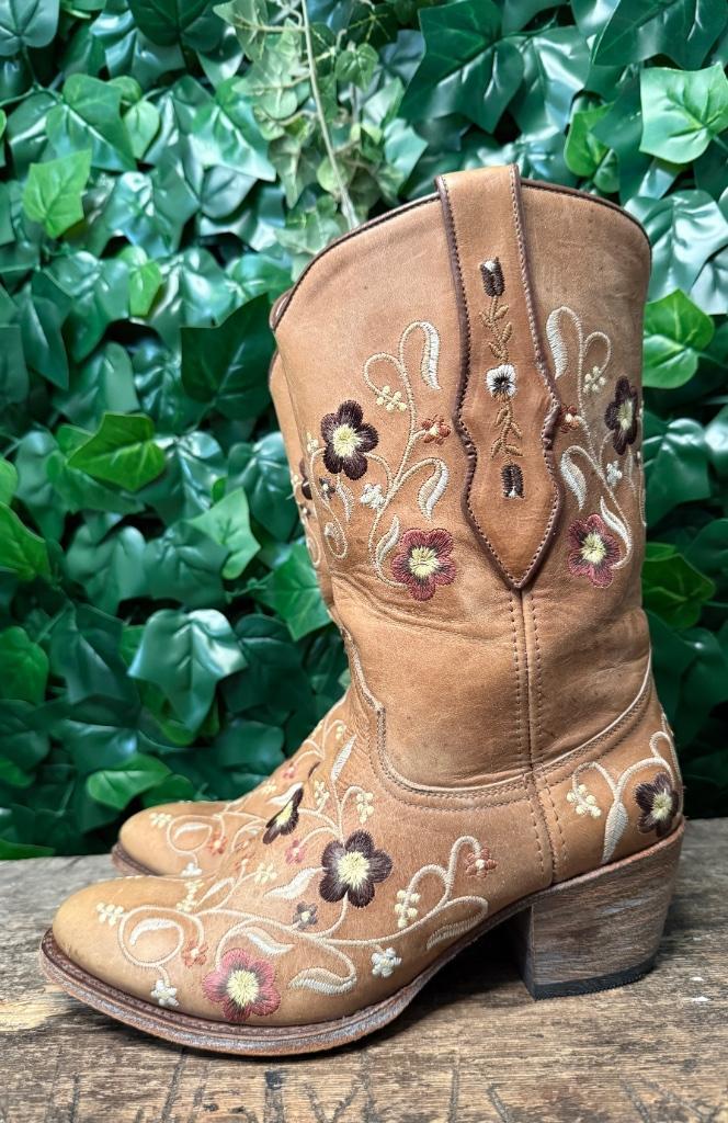 Nieuwe geweldig mooie laarzen van Sendra maat 39, Kleding | Dames, Schoenen, Nieuw, Hoge laarzen, Bruin, Ophalen of Verzenden