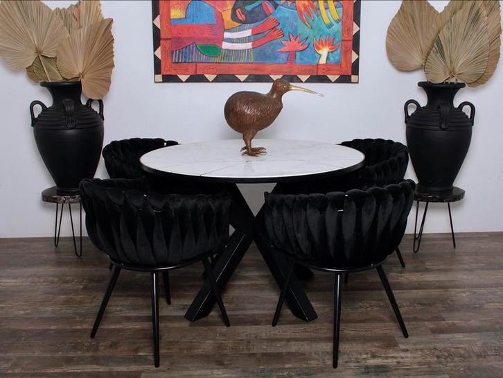 Wave Chair Black – Moderne luxe met een stoere uitstraling!, Huis en Inrichting, Stoelen, Nieuw, Vijf, Zes of meer stoelen, Stof