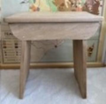 Brocante houten kruk - bijzettafeltje beschikbaar voor biedingen