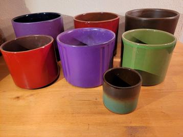 vintage cilinderpot cilinder bloempot pot jaren 70 Adco rood beschikbaar voor biedingen