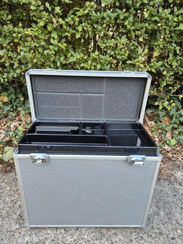 Trolley koffer Ahrend


 beschikbaar voor biedingen