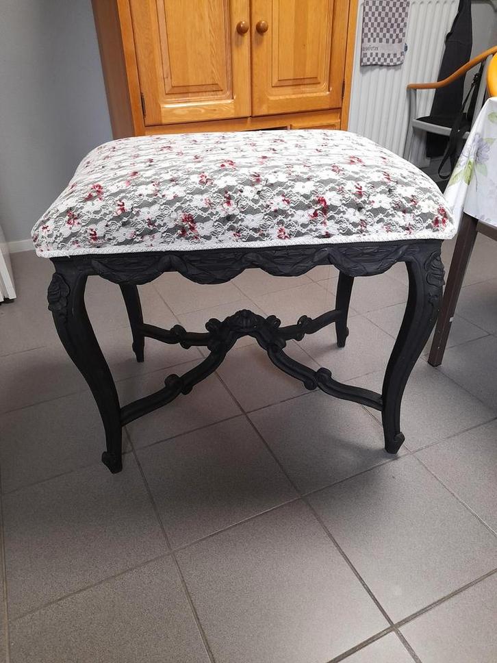 Mooie barok poef hocker opnieuw gestoffeerd, Antiek en Kunst, Antiek | Meubels | Stoelen en Banken, Ophalen of Verzenden