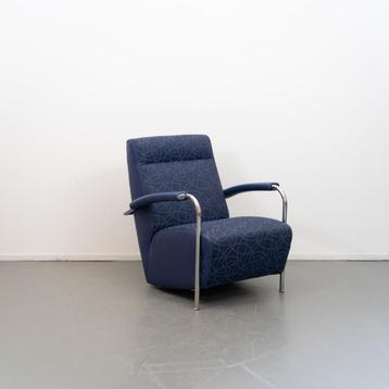 2x Leolux Scylla Fauteuil Hoog Blauw Stof - Rondjesmotief beschikbaar voor biedingen