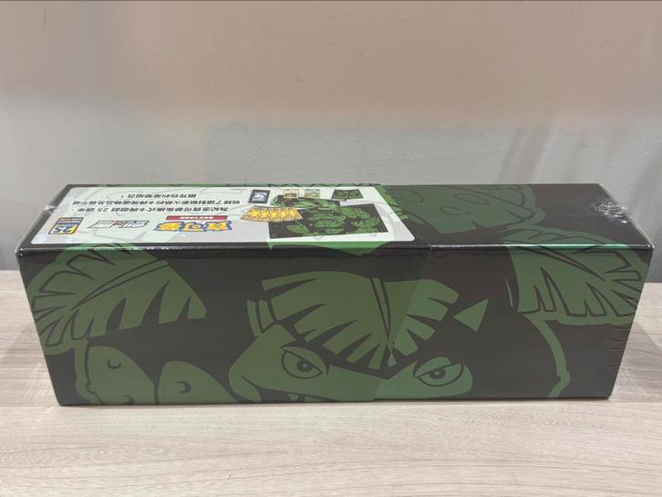 Venusaur 25th Anniversary Collection Box Simplified Chinese, Hobby en Vrije tijd, Verzamelkaartspellen | Pokémon, Zo goed als nieuw