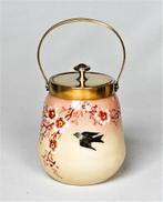 Antiek Opaline Candy potje Floraal decor met een Zwaluw, Antiek en Kunst, Antiek | Glas en Kristal, Ophalen of Verzenden