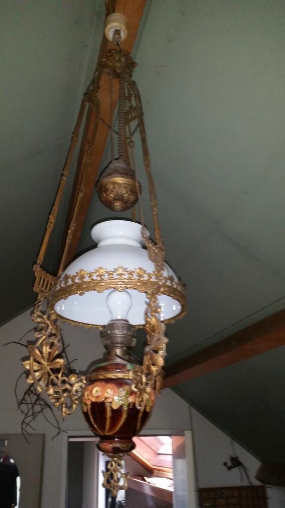 Antieke hanglamp met glazen kap, Huis en Inrichting, Lampen | Hanglampen, Gebruikt, 75 cm of meer, Glas, Metaal, Ophalen