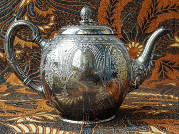 Mooie antieke silverplate theepot uit Engeland 15 cm. 1880. beschikbaar voor biedingen