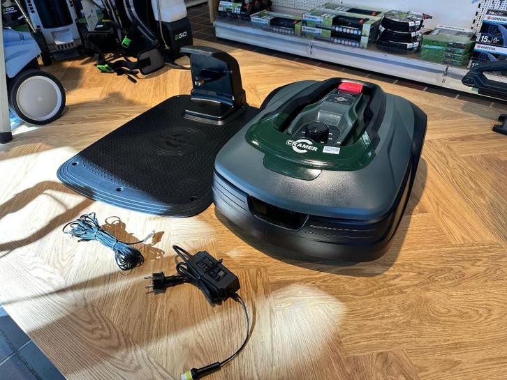Robotmaaier Cramer 1500m², Tuin en Terras, Robotmaaiers, Zo goed als nieuw, 20 tot 25 cm, Met regensensor, Bestuurbaar via app