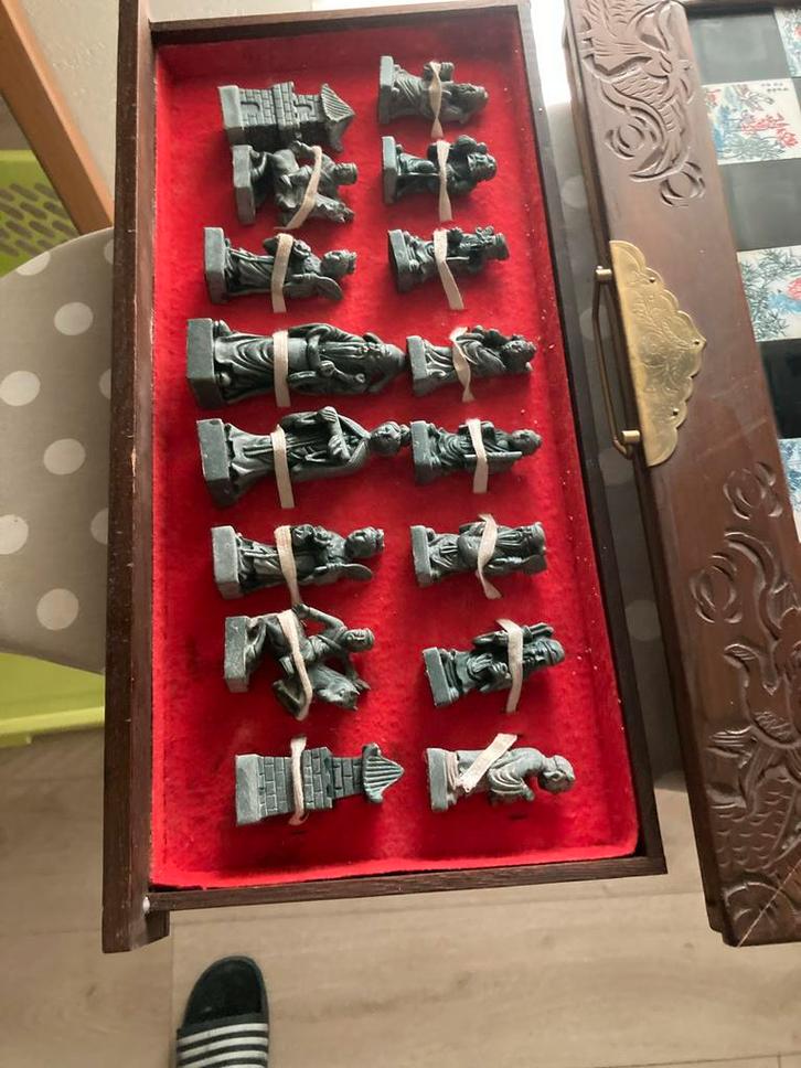 Mooi houten schaakbord met stenen stukken, Hobby en Vrije tijd, Gezelschapsspellen | Bordspellen, Gebruikt, Een of twee spelers