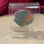 Stuk Berlijnse Muur in Acryl Display ( rek 3), Ophalen of Verzenden, Gebruikt