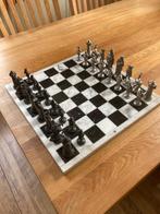 Marmeren schaakbord met gegoten tinnen schaakstukken, Een of twee spelers, Ophalen, Zo goed als nieuw