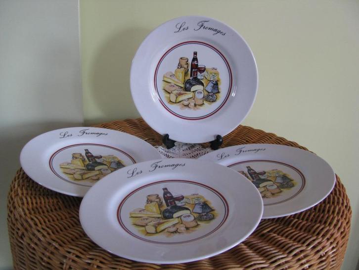 4 x bord * Les Fromages * voor de 🧀 fan * in 1 koop =, Huis en Inrichting, Keuken | Servies, Zo goed als nieuw, Bord(en), Overige stijlen