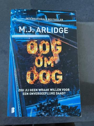 M.J. Arlidge Oog om oog beschikbaar voor biedingen