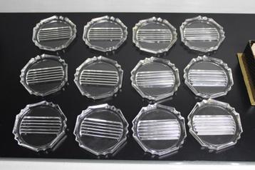 12 antieke kristallen onderzetters in originele doos beschikbaar voor biedingen