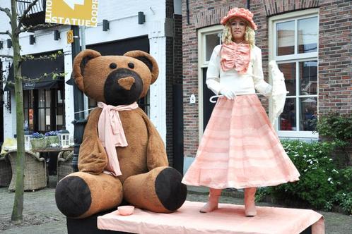 Kostuum pop met grote beer, Carnaval - Levend Standbeeld, Kleding | Dames, Overige Dameskleding, Zo goed als nieuw, Ophalen of Verzenden