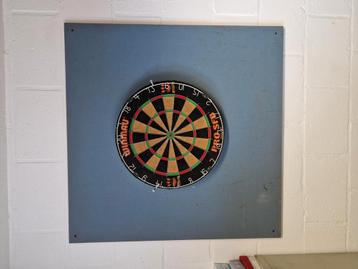 Dartbord + scorebord + Achterwand (muurbescherming) beschikbaar voor biedingen