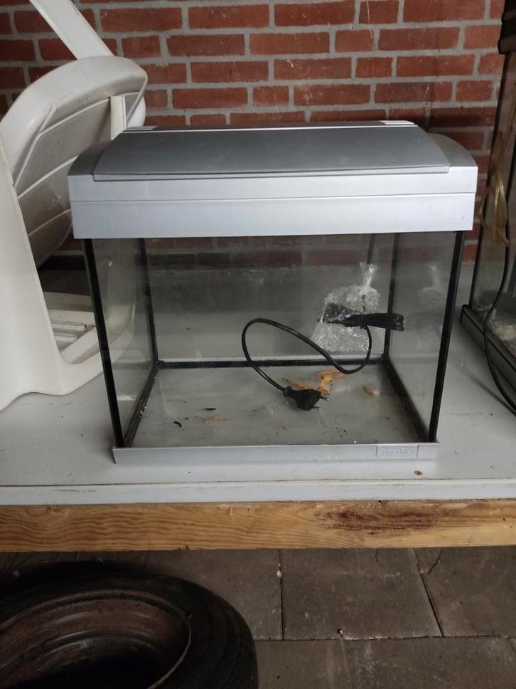 Aquarium 20 met verlichting, Dieren en Toebehoren, Vissen | Aquaria en Toebehoren, Zo goed als nieuw, Leeg aquarium, Ophalen