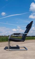 Vintage cantilever deens zwart leer stoel, Ophalen, Gebruikt, 50 tot 75 cm, Postmodern