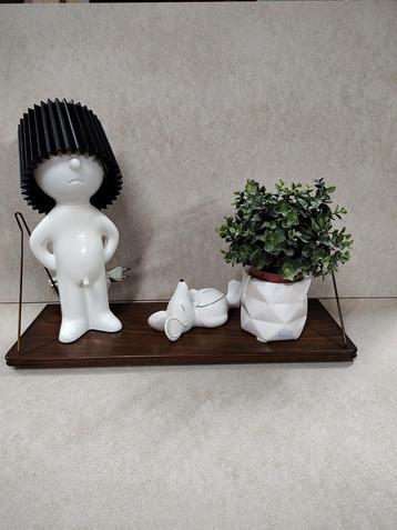 Wandplank beschikbaar voor biedingen