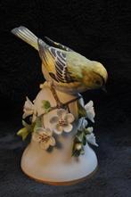 Goudhaantje op klokje. Porselein sculptuur van Peter Barret, Ophalen of Verzenden, Nieuw, Vogel, Beeldje of Figuurtje
