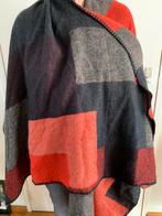 Warme grote poncho, Ophalen of Verzenden, Zo goed als nieuw, Maat 46/48 (XL) of groter, Sjaal