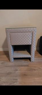 2 nachtkastjes Swiss Sense plus glasplaten, Ophalen, 45 tot 65 cm